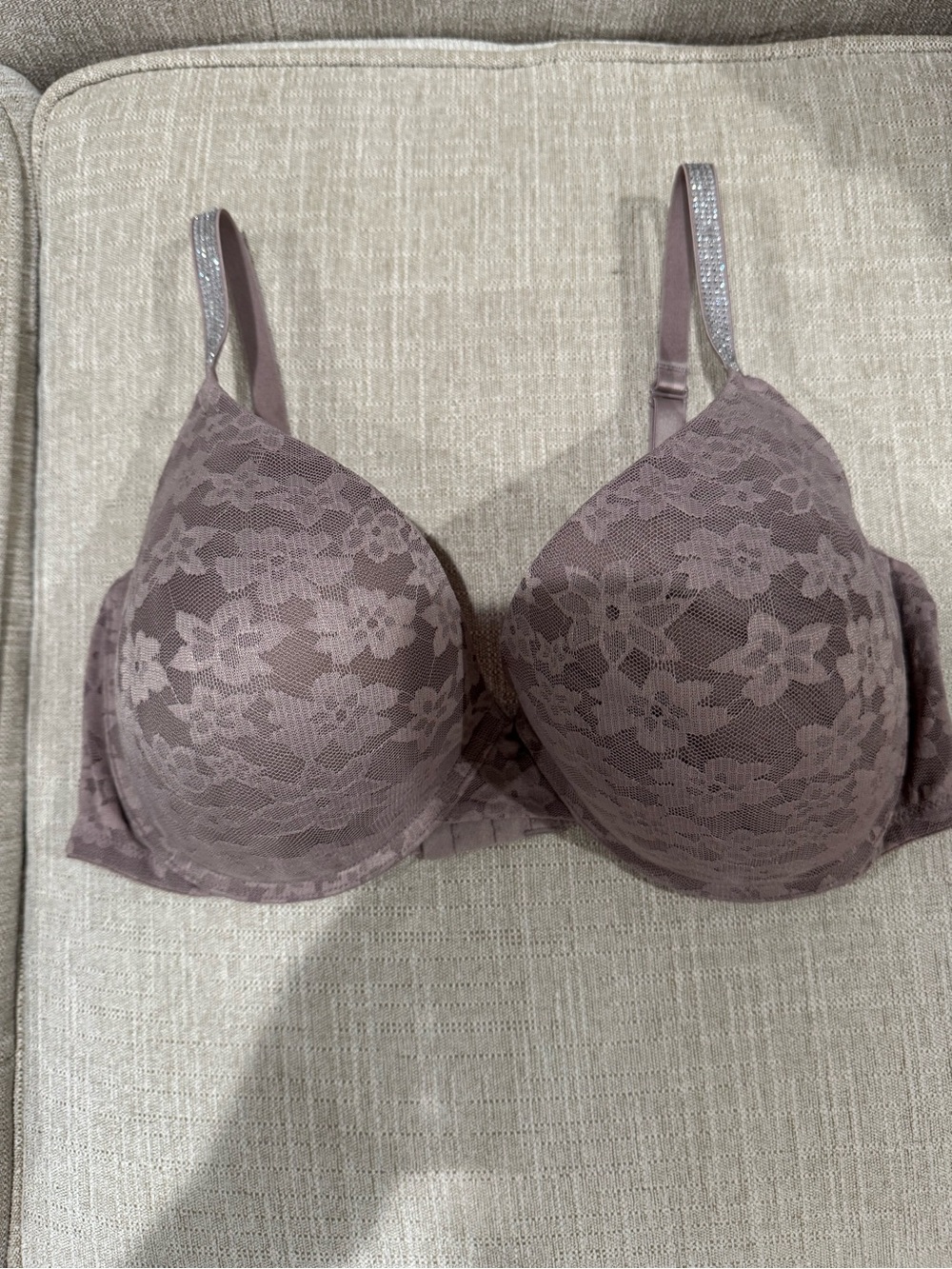 Victoria's Secret Lace Underwire Bra in Mauve